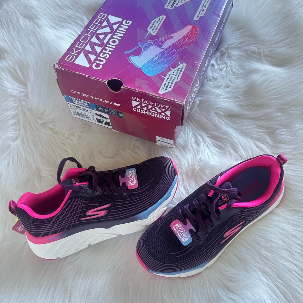 SKECHERS NEW Max Cushioning Ultra Go. Size 7. - Picture 15 of 16